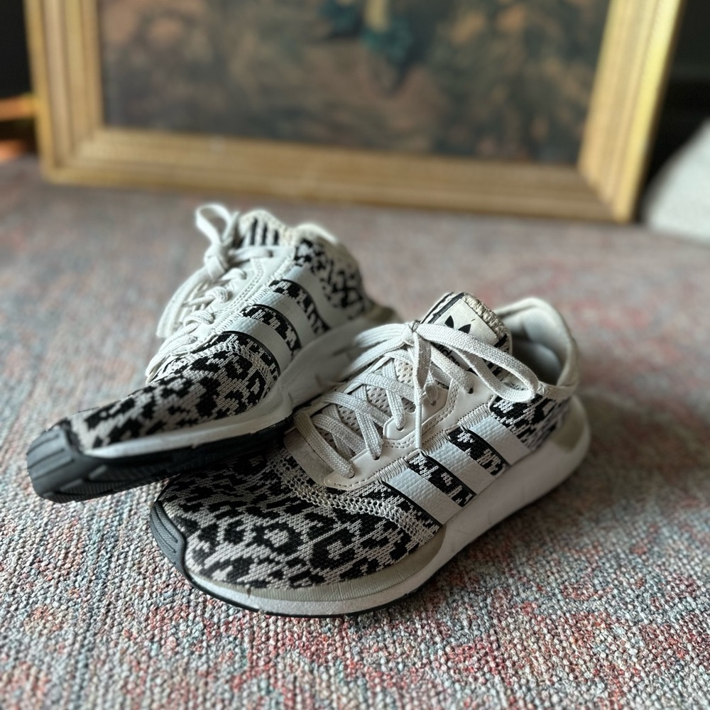 Women’s ADIDAS SIZE 6.5 Great Used Condition. Clean.